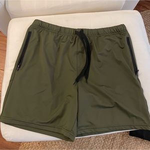No tag athletic shorts - M